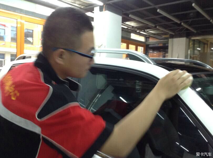 東營美佳汽車服務中心 專業漆面護理，煥新奔馳GLK300的奪目光彩